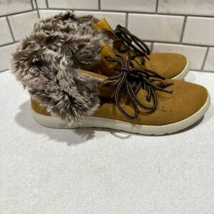 Bearpaw Frankie - Women's Casual Suede Bootie - 2038w Tan - Size 8 In Great Cond